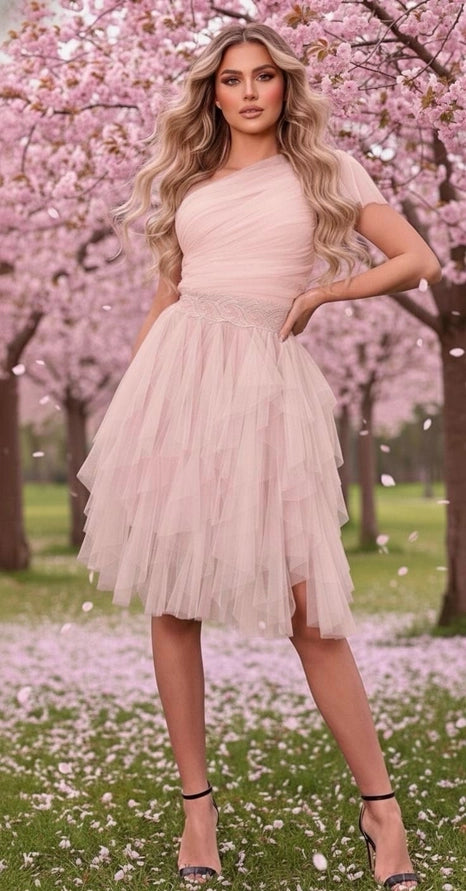 Vestido Pétala de Primavera Assimétrico