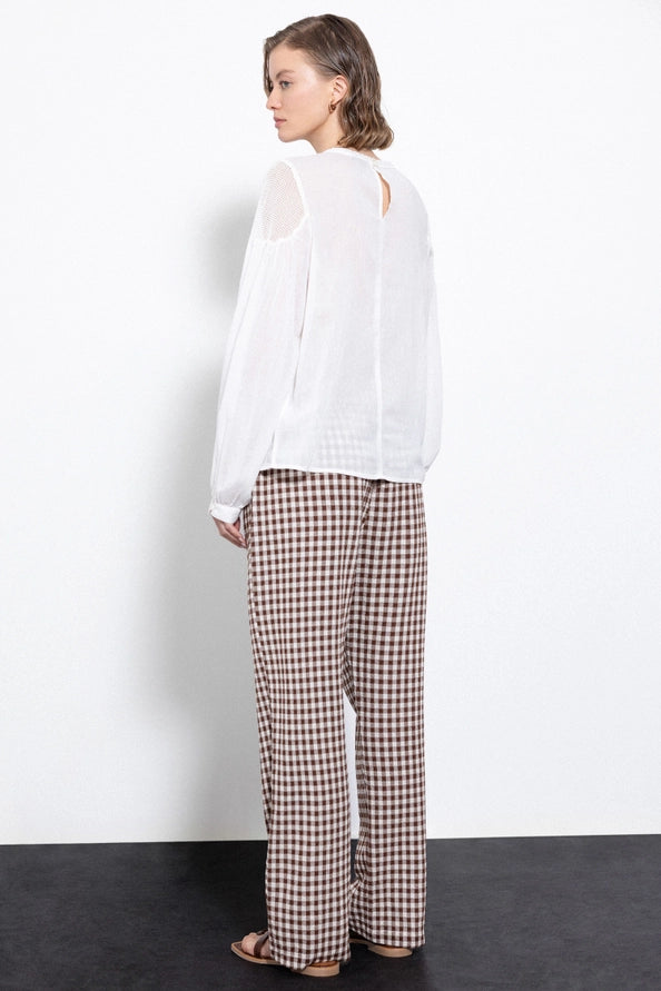 Blusa Romântica com Bordados e Renda - Lanidor