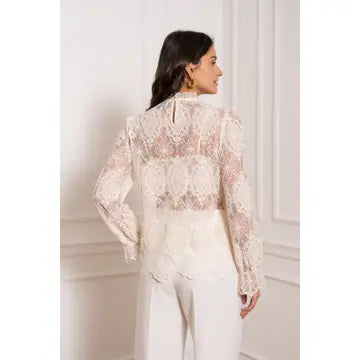 Blusa de Renda Gola Alta