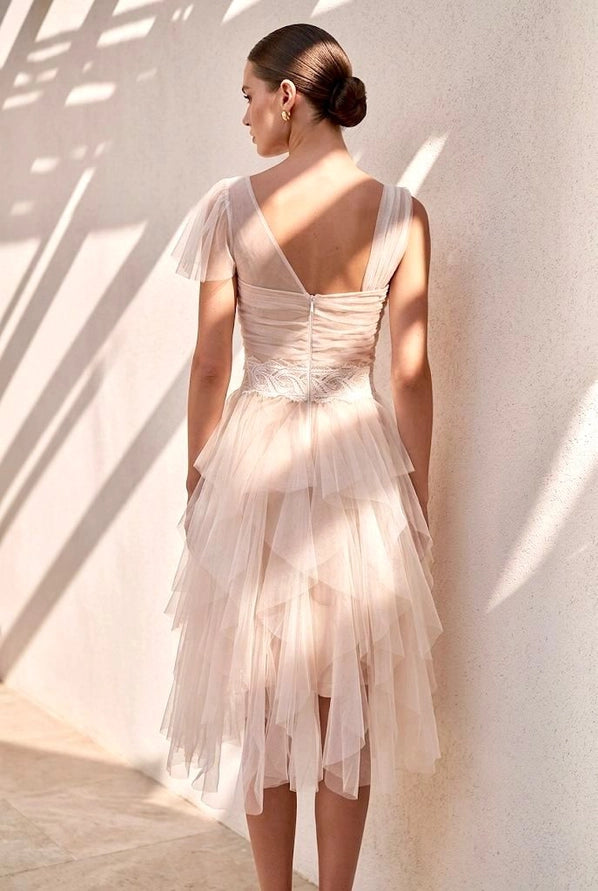 Vestido Pétala de Primavera Assimétrico