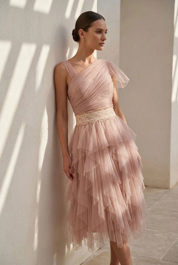 Vestido Pétala de Primavera Assimétrico