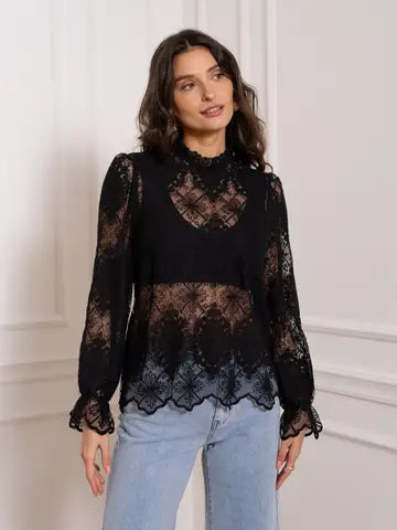 Blusa de Renda Gola Alta