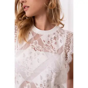 Top em Renda Semitransparente