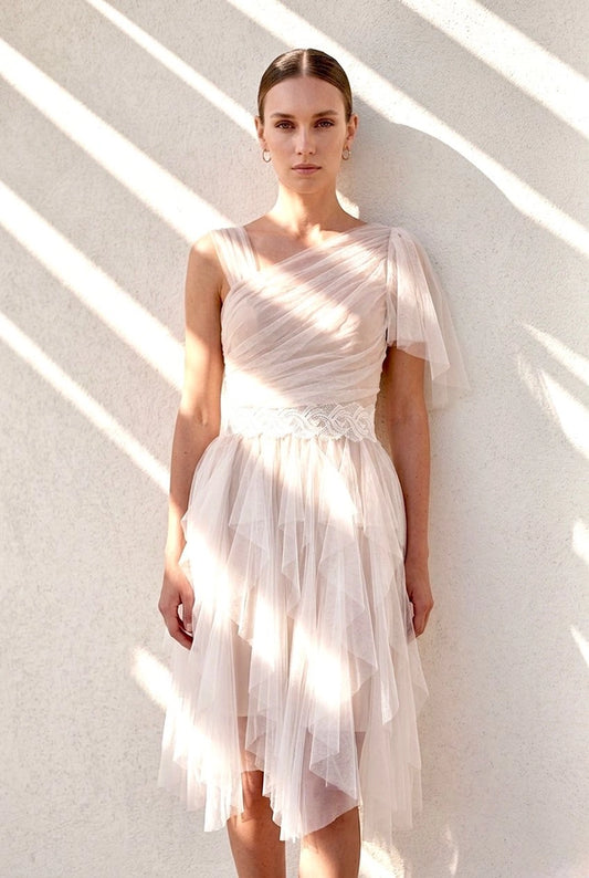 Vestido Pétala de Primavera Assimétrico