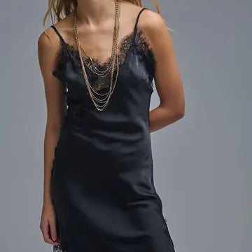 Vestido de Cetim Assimétrico