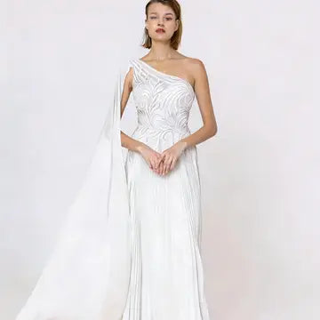 Vestido de Noite Assimétrico com Capa Fluida