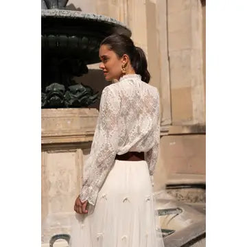 Blusa de Renda Gola Alta