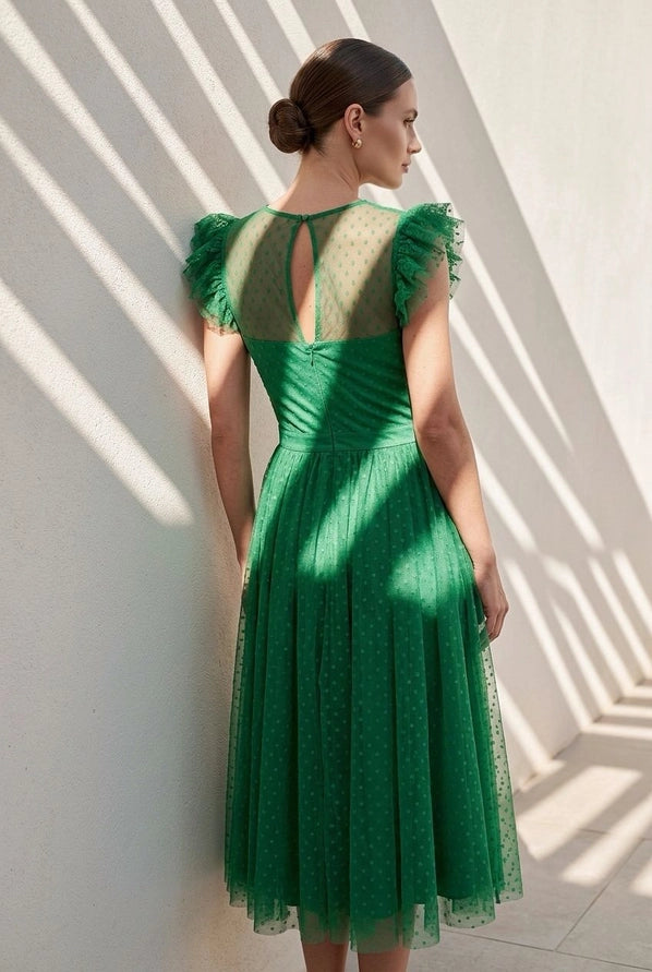 Vestido Midi Elegante em Tule
