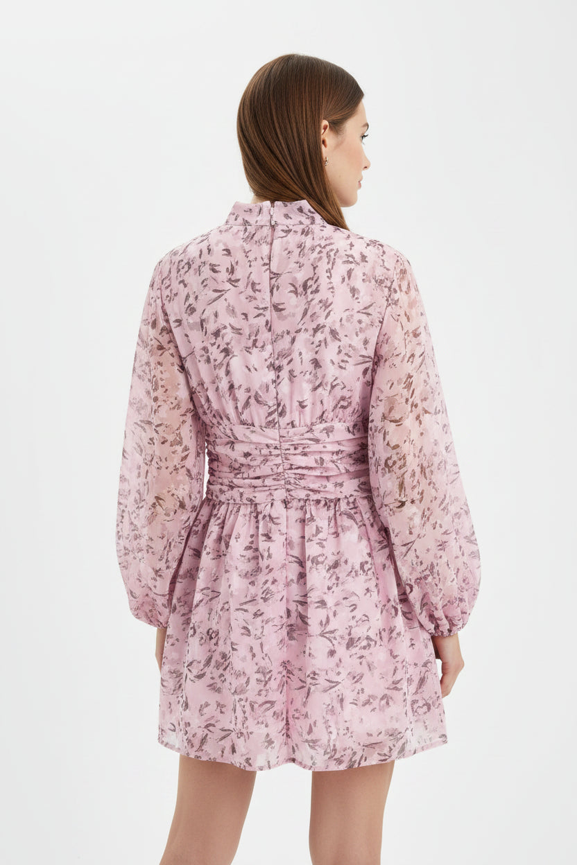 Vestido Curto Fluido Romântico com Estampa Floral e Gola Alta