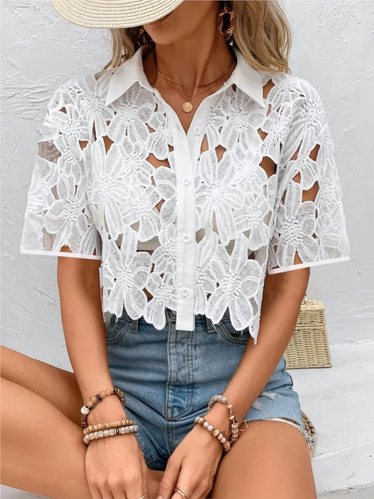 Camisa Cropped em Renda Bordada de Verão
