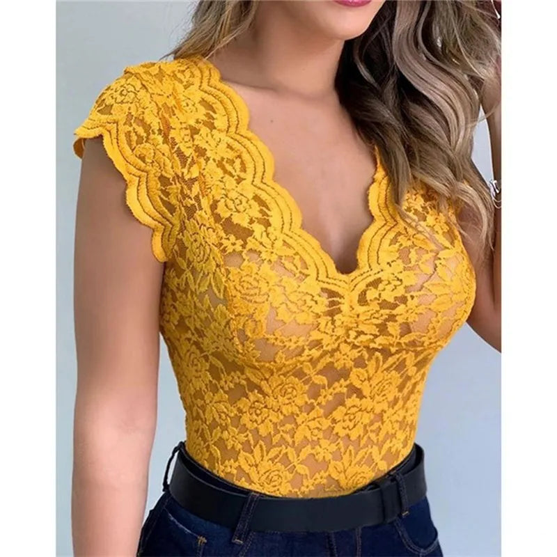 Camisa Clássica em Renda Floral de Manga Curta