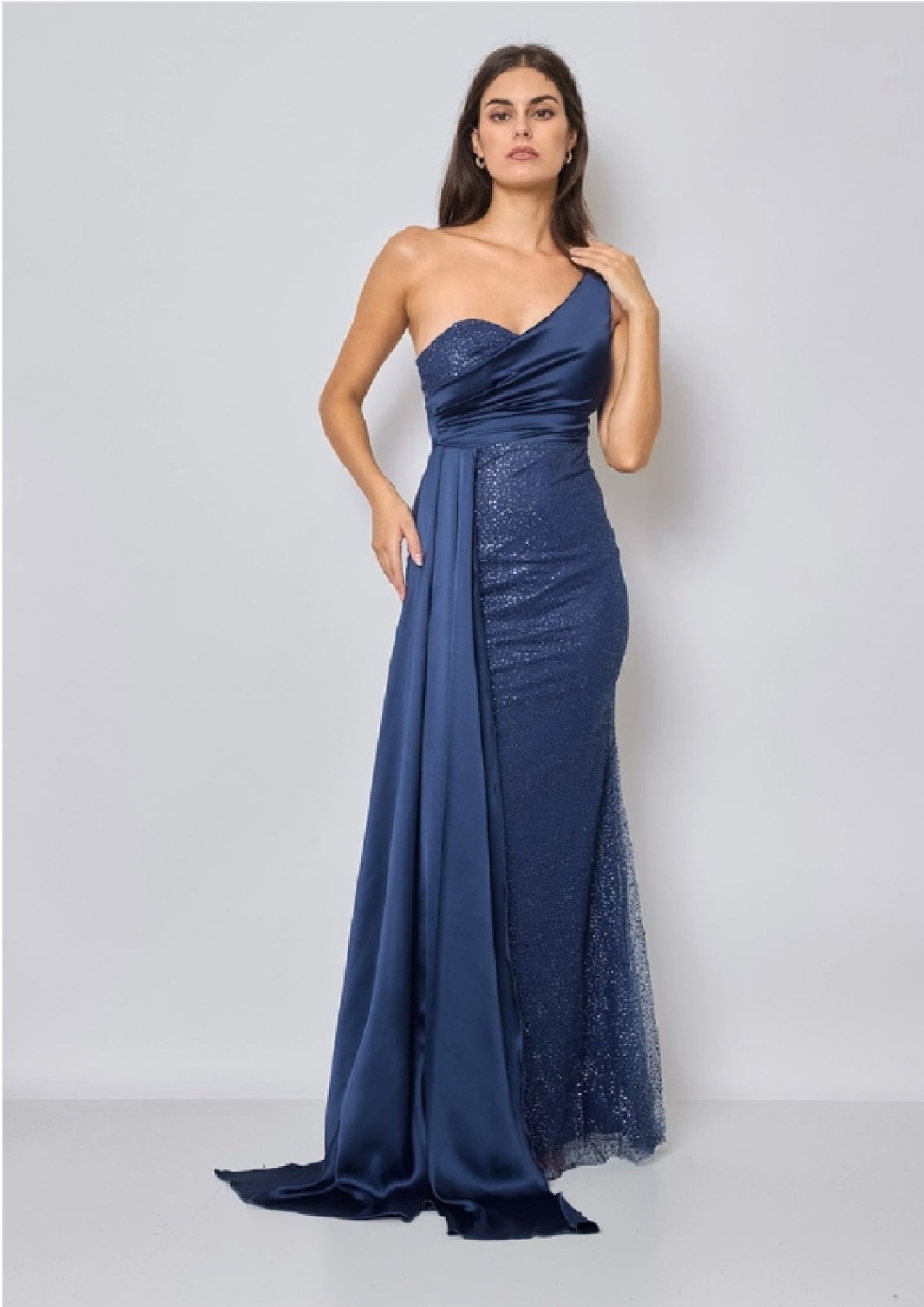 Vestido Longo de um Ombro Só