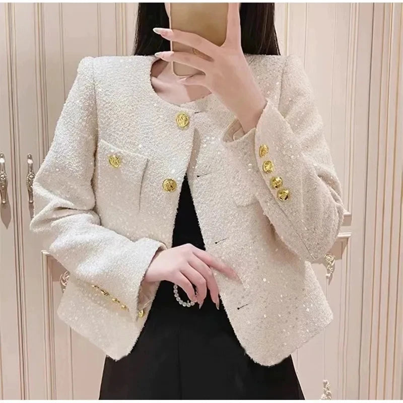 Casaco Curto em Tweed Premium com Botões Dourados