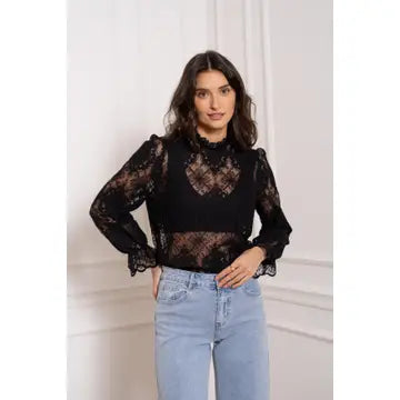 Blusa de Renda Gola Alta