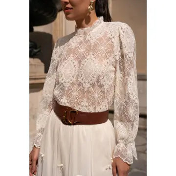 Blusa de Renda Gola Alta