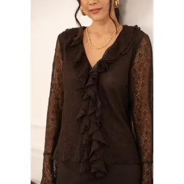 Blusa de Renda com Decote em V e Folhos