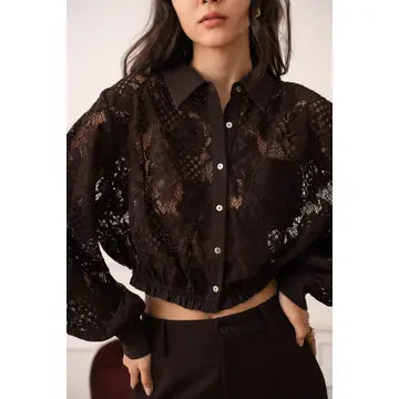 Blusa Crop de Renda Floral