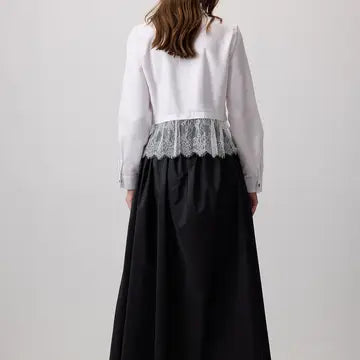 Camisa Cropped com Barra em Renda